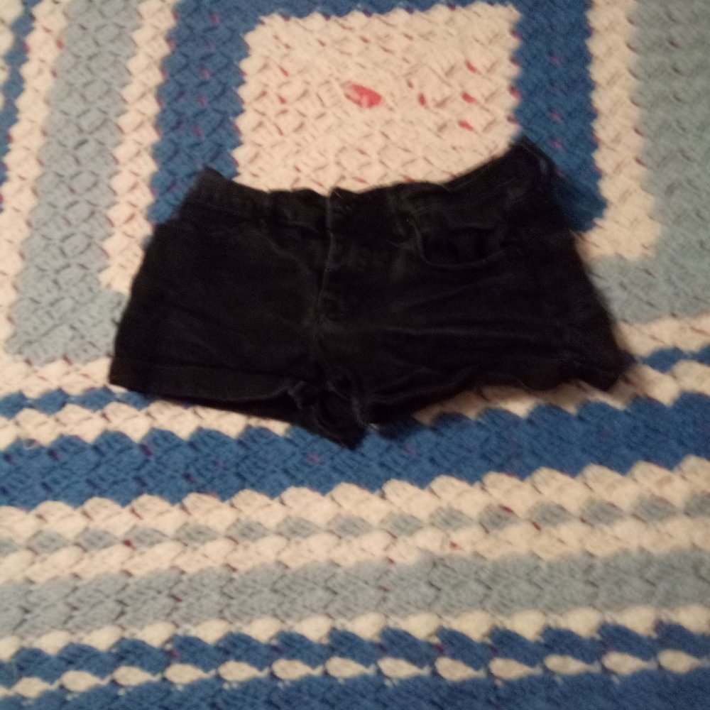 Black Jean Sorts